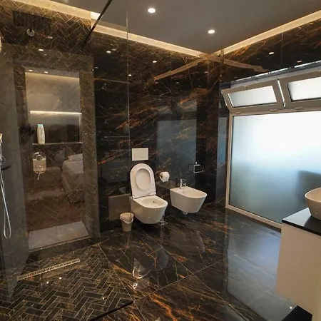 Appartement 2 Steps From Center 3 2 Tirana