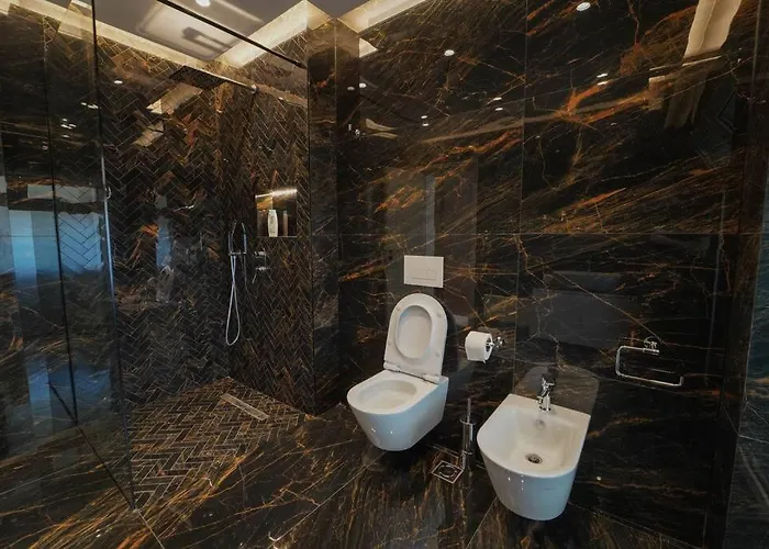 2 Steps From Center 3 2 公寓