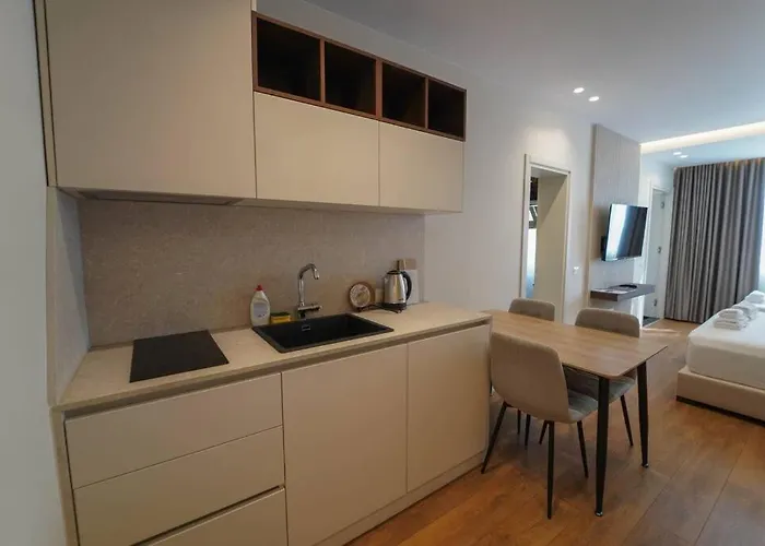 2 Steps From Center 3 2 公寓